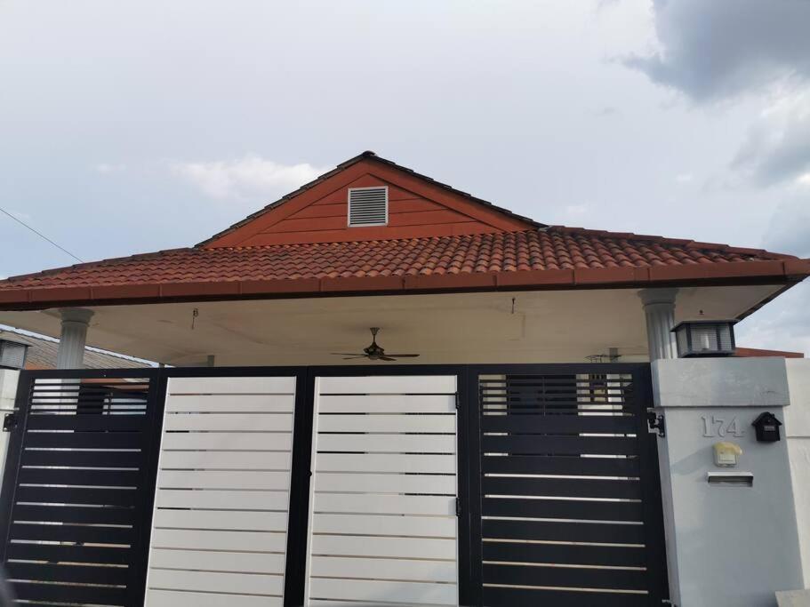 Rumah percutian Stadium-18 Pax